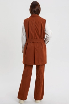 Ein Bekleidungsmodell aus dem Großhandel trägt 29145 - Vest - Light Brown, türkischer Großhandel Weste von Allday