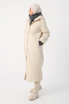 A wholesale clothing model wears 29148 - Coat - Beige, Turkish wholesale Coat of Allday