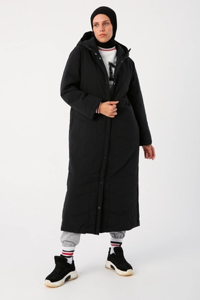 A model wears 29150 - Coat - Black, wholesale undefined of Allday to display at Lonca