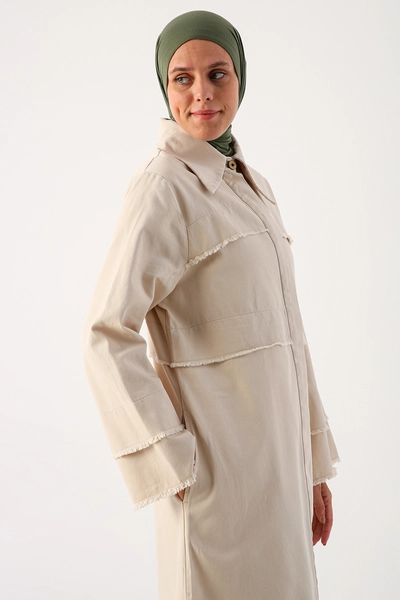 A model wears 30398 - Abaya - Sandy Beige, wholesale Abaya of Allday to display at Lonca