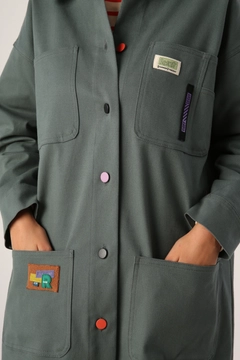 Een kledingmodel uit de groothandel draagt 30856 - Jacket - Green, Turkse groothandel Jasje van Allday