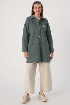 Una modelo de ropa al por mayor lleva 30856 - Jacket - Green, Chaqueta turco al por mayor de Allday