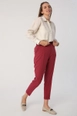 Una modella di abbigliamento all'ingrosso indossa 31994-pants-maroon, vendita all'ingrosso turca di  di 