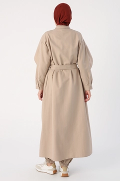 A wholesale clothing model wears 31913 - Abaya - Beige, Turkish wholesale Abaya of Allday