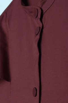 Una modella di abbigliamento all'ingrosso indossa 31916 - Abaya - Maroon, vendita all'ingrosso turca di Abaya di Allday