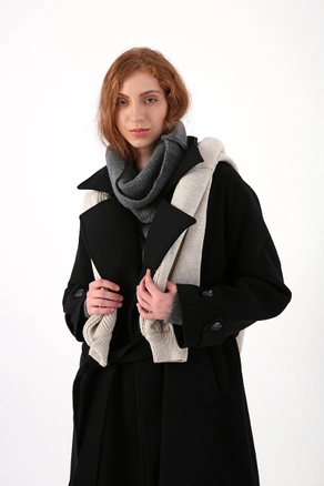 A model wears 33551 - Coat - Black, wholesale undefined of Allday to display at Lonca