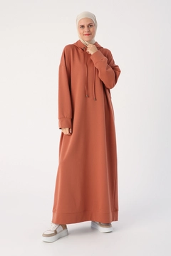 Ένα μοντέλο χονδρικής πώλησης ρούχων φοράει 33565 - Dress - Cinnamon, τούρκικο Φόρεμα χονδρικής πώλησης από Allday