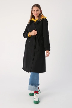 A wholesale clothing model wears 33582 - Trenchcoat - Black, Turkish wholesale Trenchcoat of Allday