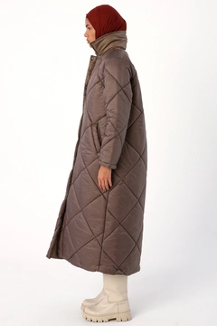 A wholesale clothing model wears 33670 - Coat - Mink, Turkish wholesale Coat of Allday