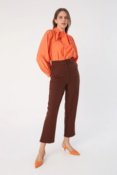 Hurtowa modelka nosi 33634 - Pants - Dark Brown, turecka hurtownia Spodnie firmy Allday