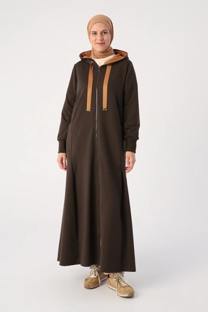 A model wears 35546 - Abaya - Dark Brown, wholesale Abaya of Allday to display at Lonca