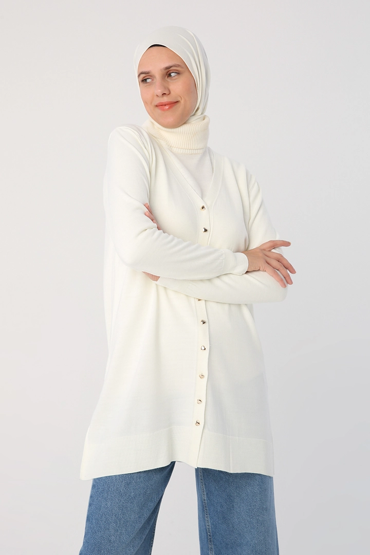 A wholesale clothing model wears 36870 - Cardigan - Ecru, Turkish wholesale Cardigan of Allday