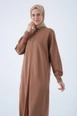 Una modelo de ropa al por mayor lleva all10441-abaya-brown,  turco al por mayor de 