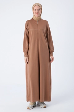 Een kledingmodel uit de groothandel draagt ALL10441 - Abaya - Brown, Turkse groothandel Abaya van Allday