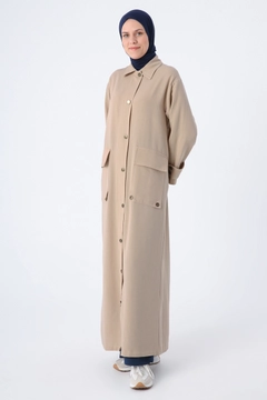 Una modella di abbigliamento all'ingrosso indossa ALL10497 - Abaya - Dark Beige, vendita all'ingrosso turca di Abaya di Allday