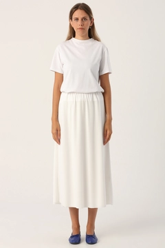 A wholesale clothing model wears ALL10602 - Jersey Skirt With Elastic Waist - Ecru, Turkish wholesale Skirt of Allday