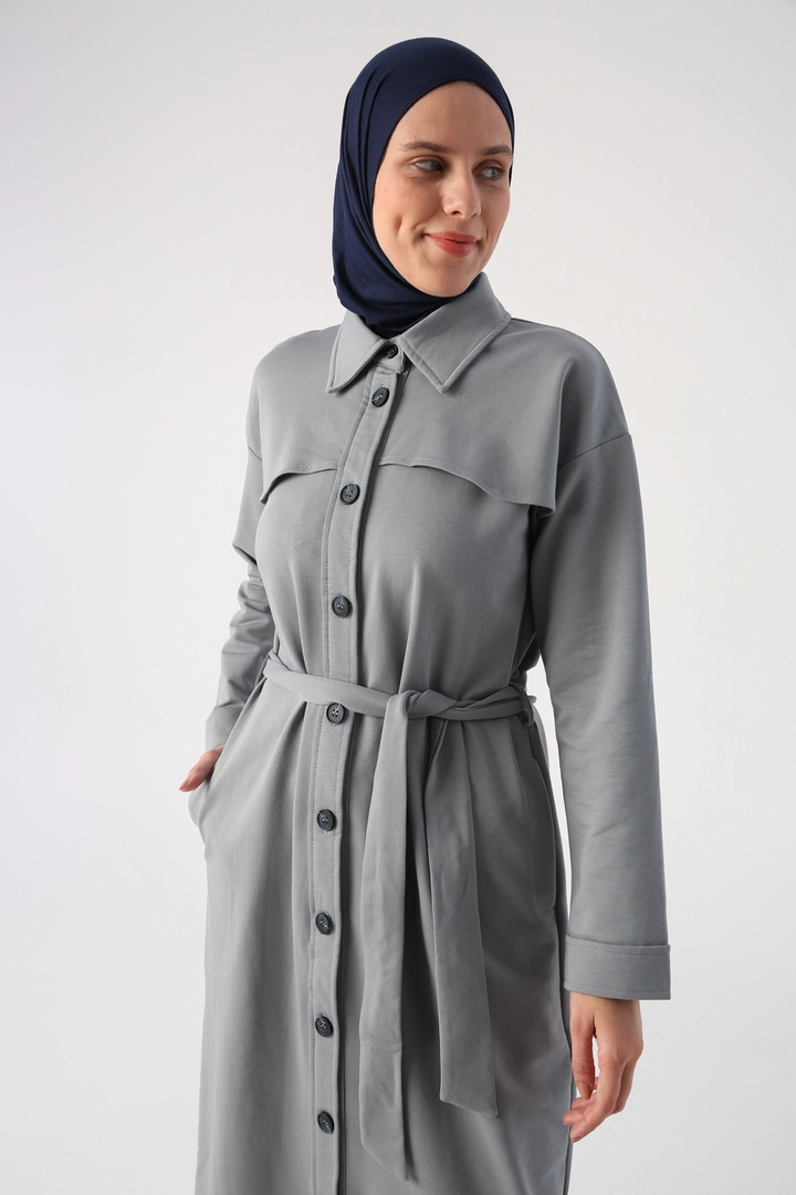 A wholesale clothing model wears ALL10660 - Belted Windbreaker Buttoned Comfortable Fit Abaya - Gray, Turkish wholesale Abaya of Allday