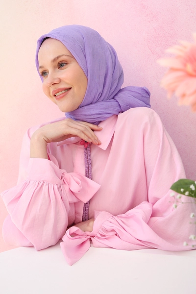 A model wears ALL10713 - Bamboo Knee Shawl - Lilac, wholesale Shawl of Allday to display at Lonca