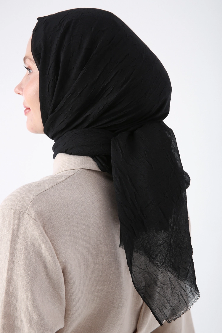 A model wears ALL10720 - Bamboo Shawl - Black, wholesale Shawl of Allday to display at Lonca