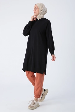 Ein Bekleidungsmodell aus dem Großhandel trägt ALL10846 - Cotton Hooded Raglan Sleeve Slit Single Jersey Tunic - Black, türkischer Großhandel Tunika von Allday