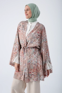 Una modella di abbigliamento all'ingrosso indossa ALL10884 - Oversized Sleeve Slit Detailed Belted Patterned Kimono - Beige-brown, vendita all'ingrosso turca di Kimono di Allday