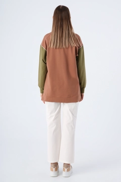 Ένα μοντέλο χονδρικής πώλησης ρούχων φοράει ALL10971 - Cotton Garnish Thin Bedrock Stitched Tunic - Light Green-brown, τούρκικο τουνίκ χονδρικής πώλησης από Allday