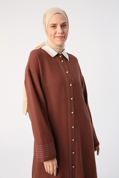 A model wears ALL10030 - Abaya - Bitter Brown, wholesale Abaya of Allday to display at Lonca