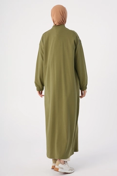 Veleprodajni model oblačil nosi ALL10213 - Abaya - Khaki, turška veleprodaja Abaja od Allday