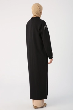 Una modella di abbigliamento all'ingrosso indossa ALL10216 - Abaya - Black, vendita all'ingrosso turca di Abaya di Allday