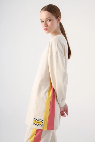 A wholesale clothing model wears  Tracksuit Set - Ecru
, Turkish wholesale Tracksuit of Allday