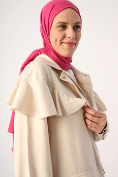 Hurtowa modelka nosi ALL10297 - Zippered Cap - Stone Color, turecka hurtownia Płaszcz firmy Allday