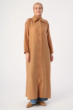 Ein Bekleidungsmodell aus dem Großhandel trägt ALL10314 - Abaya - Dark Beige, türkischer Großhandel Abaya von Allday