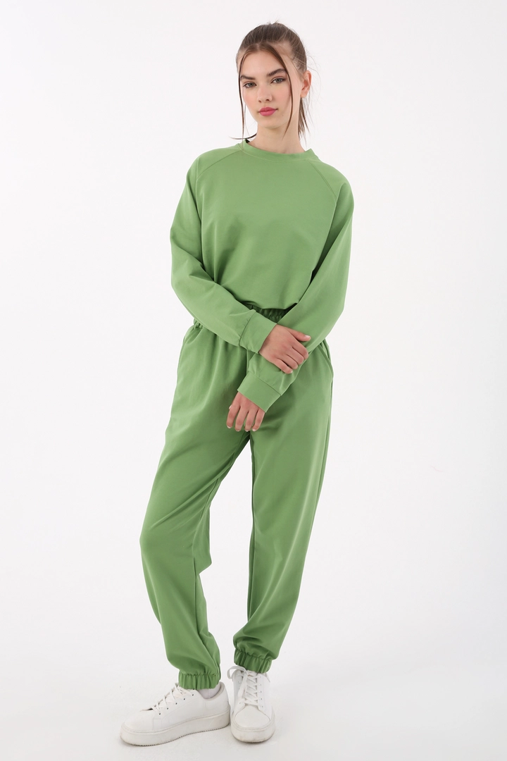 A wholesale clothing model wears ALL11456 - Jogger Sweatpants - Green, Turkish wholesale Sweatpants of Allday