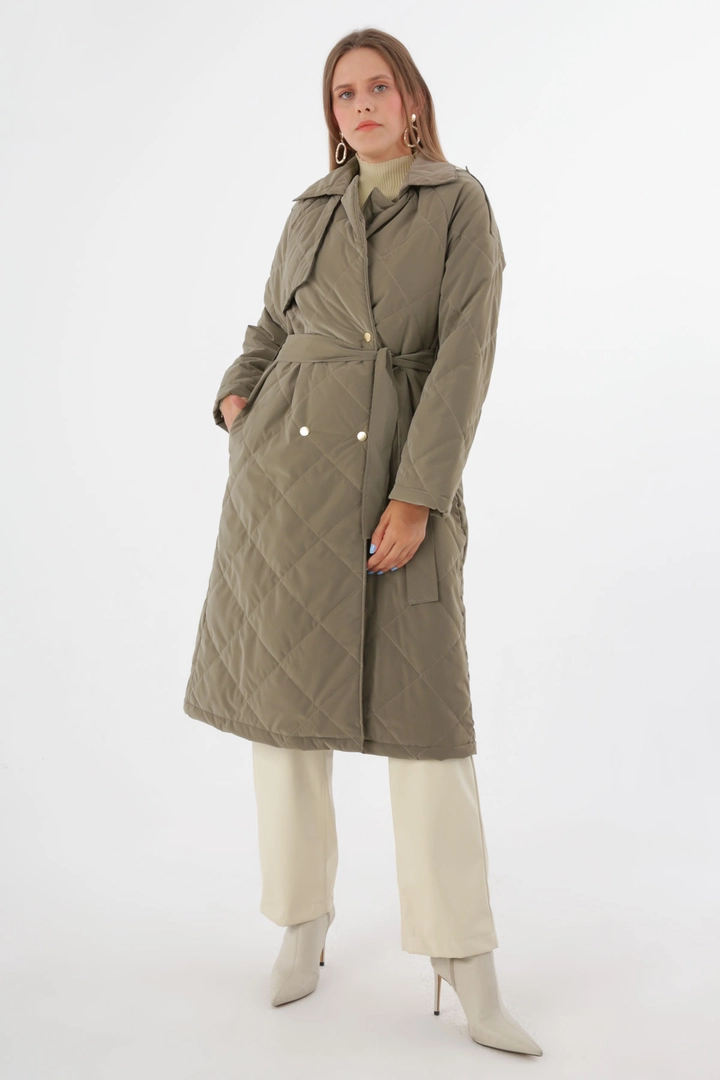 Ένα μοντέλο χονδρικής πώλησης ρούχων φοράει all11772-snap-fasten-belted-quilted-coat-mink, τούρκικο Σακάκι χονδρικής πώλησης από Allday