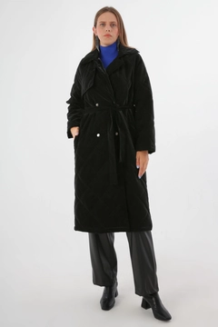 Um modelo de roupas no atacado usa all11773-quilted-coat-with-snap-fastener-belt-black, atacado turco Casaco de Allday