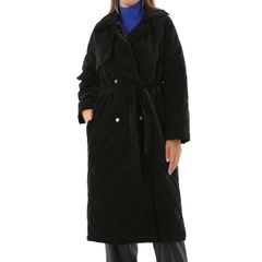 Una modella di abbigliamento all'ingrosso indossa all11773-quilted-coat-with-snap-fastener-belt-black, vendita all'ingrosso turca di Cappotto di Allday