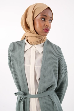 A wholesale clothing model wears all11918-ribbed-long-knitted-cardigan-çağla, Turkish wholesale Cardigan of Allday