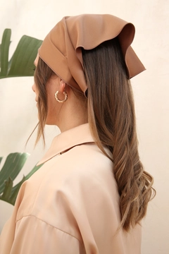 A wholesale clothing model wears ALL11017 - Satin Triangle Bandana - Beige, Turkish wholesale Bonnet of Allday