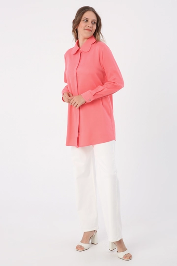 A wholesale clothing model wears  Viscose Collar Detailed Stylish Buttoned Shirt Tunic - Pink
, Turkish wholesale Tunic of Allday