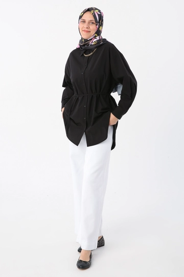 A wholesale clothing model wears  100% Cotton Oversize Back Pleated Belted Shirt Tunic - Black
, Turkish wholesale Tunic of Allday