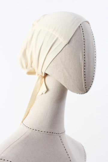 A wholesale clothing model wears  Bandana Bonnet - Ecru
, Turkish wholesale Bonnet of Allday