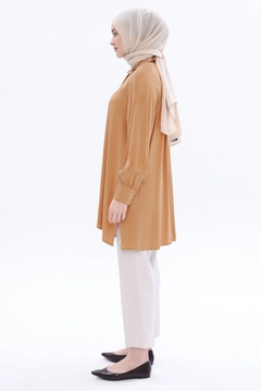 A wholesale clothing model wears all12413-raglan-sleeve-shirt-tunic-camel, Turkish wholesale Tunic of Allday