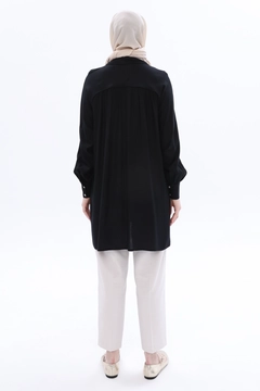 A wholesale clothing model wears all12420-raglan-sleeve-shirt-tunic-black, Turkish wholesale Tunic of Allday