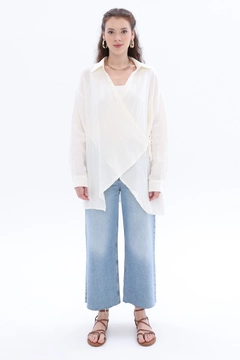 A wholesale clothing model wears all12427-bone-fastening-detailed-shirt-tunic-ecru, Turkish wholesale Tunic of Allday