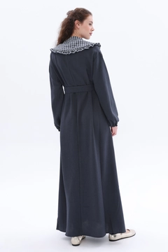 Un mannequin de vêtements en gros porte all12486-belted-linen-dress-anthracite, Robe en gros de Allday en provenance de Turquie