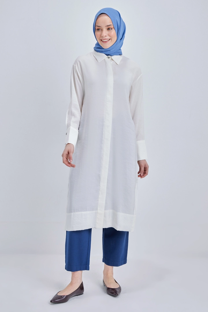 A wholesale clothing model wears all12637-bone-stone-buttoned-modal-shirt-tunic-ecru, Turkish wholesale Tunic of Allday
