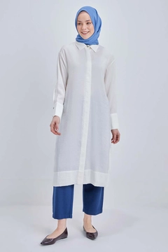 A wholesale clothing model wears all12637-bone-stone-buttoned-modal-shirt-tunic-ecru, Turkish wholesale Tunic of Allday