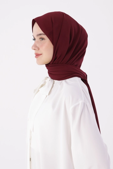 A wholesale clothing model wears  Medina Silk Shawl - Claret Red
, Turkish wholesale Shawl of Allday