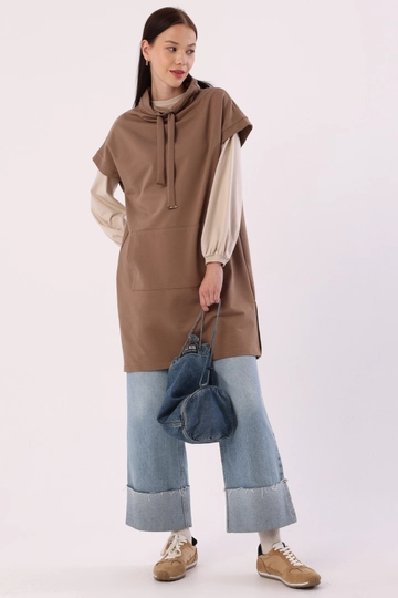 Hurtowa modelka nosi  Sweter z kieszenią kangur - Mink
, turecka hurtownia Bluza z kapturem firmy Allday