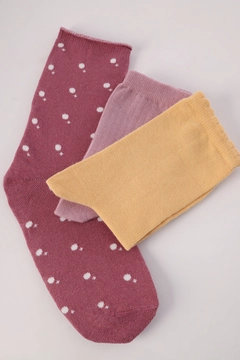 Ein Bekleidungsmodell aus dem Großhandel trägt all12302-set-of-3-socks-dusty-rose-&-yellow-&-claret-red, türkischer Großhandel Socken von Allday